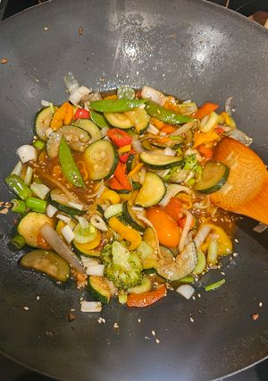 A picture of Veggie Lo Mein Stir Fry.