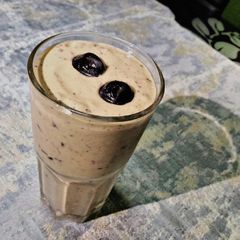 Blueberry, avocado smoothie #themechallenge A picture of Blueberry, avocado smoothie #themechallenge.