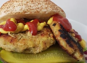 Foto principal de Hamburguesa de berenjena y pimientos con wasabi