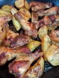 Coxinhas de frango com batatas no forno