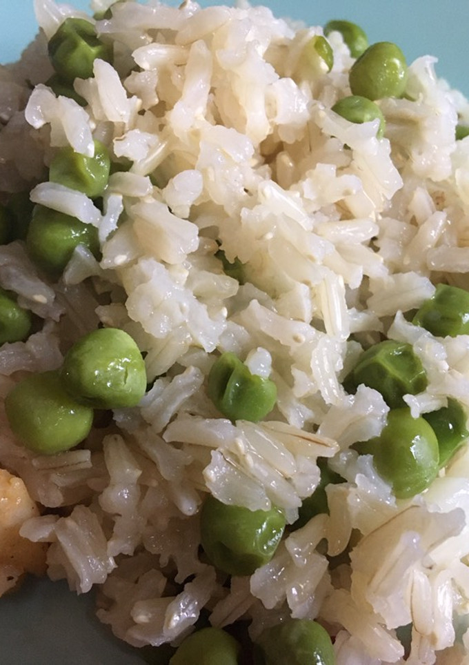 Una foto de Arroz integral con chícharos