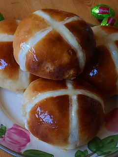 Una foto de Hot cross buns