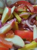 Ensalada de tomate,🍅manzana,🍎aguacate🥑y cebolla🌰morada🥗🥙🌯