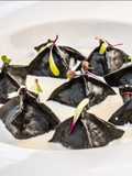 Empanada de salmón negra di cepia