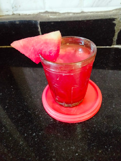 वाटरमेलन पंच शॉट्स (watermelon punch shorts recipe in Hindi) रेसिपी मुख्य फोटो