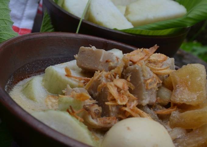 Bagaimana Membuat Lontong Sayur Nangka Plus-Plus Anti Gagal