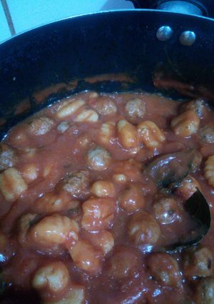 Una foto de Mini albóndigas de carne molida de vacuno con Ñoquis envasados