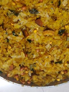 पातळ पोह्यांचा चिवडा (patal pohe chivda recipe in marathi) रेसिपी चे मुख्य फोटो