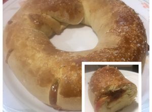 Una foto de Roscón de arequipe, bocadillo y limón