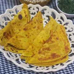 A picture of Garlic paratha.