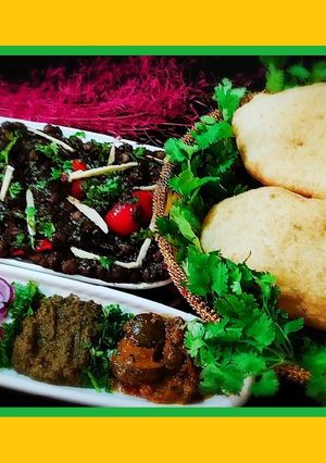 पिंडी छोले और केले के भटूरे (pindi chole aur kele ke bhature recipe in Hindi) रेसिपी मुख्य फोटो