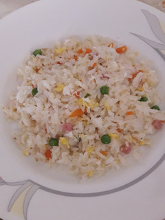 Una foto de Arroz frito tres delicias