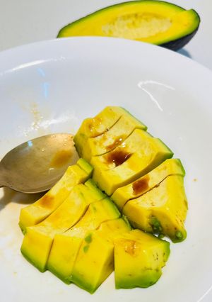Avocado with Truffle Say Sauce 酪梨沾松露醬油 的食譜成品照片
