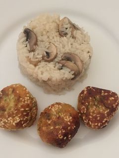 Cukkinis sajtgolyók gombás rizzsel recept fotója
