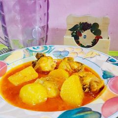 A picture of ALoo chicken shorby wala.