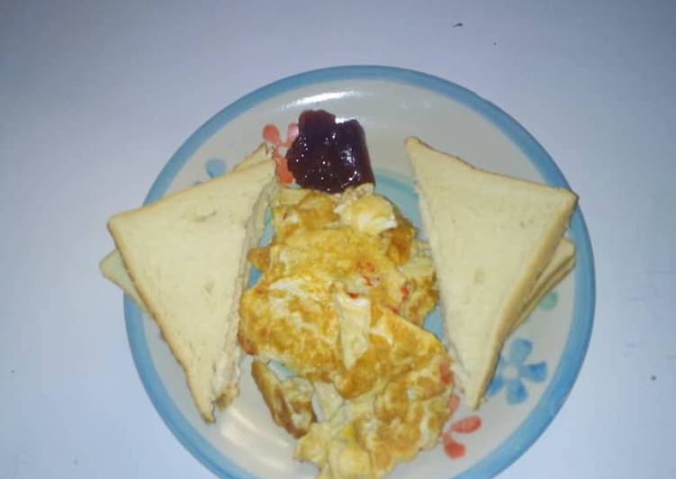 Bread and omellete with jam