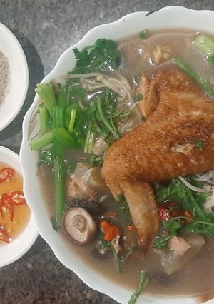 Hình của món Mì gà tiềm.