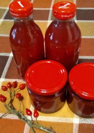 Csipkebogyó szörp és lekvár recept fotója
