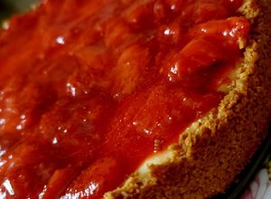 Foto de Cheesecake de morangos feito com ricota e requeijão