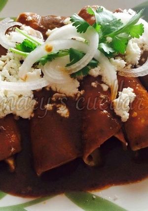 Una foto de Enmoladas de queso caseras a mi estilo💖