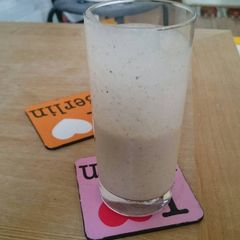 Banana & Oats Smoothie A picture of Banana & Oats Smoothie.