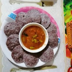 A picture of Ragi idli.