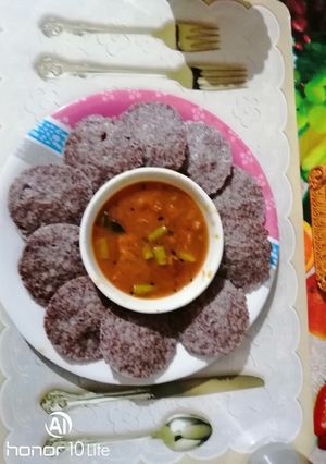 A picture of Ragi idli.