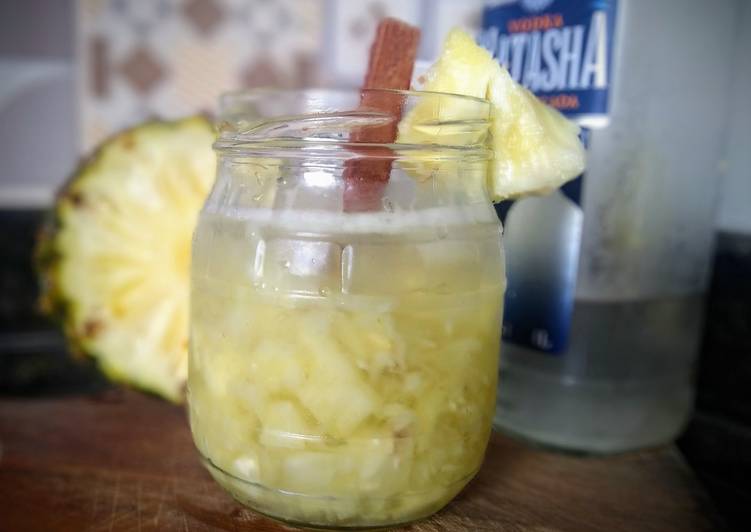 Caipira De Abacaxi Com Velho Barreiro Caipirinha De Abacaxi Receita Por Luiz Carlos Cookpad