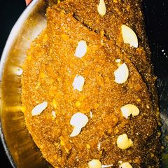 A picture of Fig anjeer and semolina halwa.