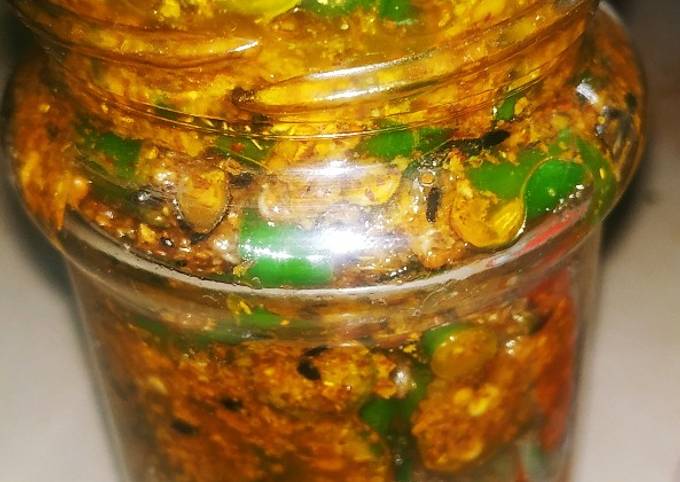 Green chilli pickles