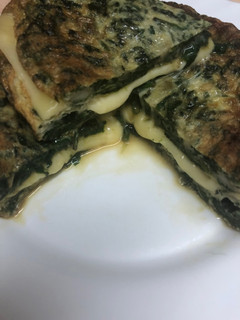 Una foto de 152. Tortilla de espinacas rellena de queso (picoteo)