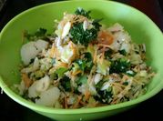 Una foto de ensalada de col