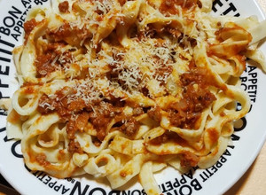 Una foto de Fideos caseros con salsa bolognesa