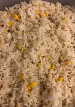 Una foto de Arroz blanco con choclito tierno