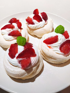 Foto resep Strawberry Pavlova