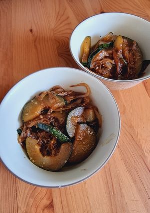 A picture of Soy bathed zucchini.