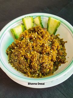 કારેલાં નું શાક (karela nu shak Recipe in Gujarati) રેસીપી મુખ્ય ફોટો
