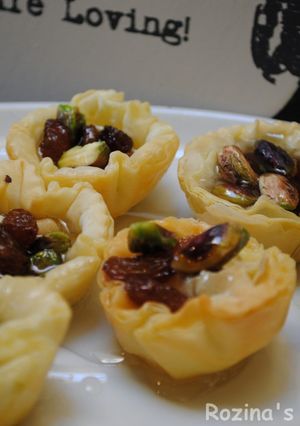 A picture of Raisins-Pistachio Baklava.