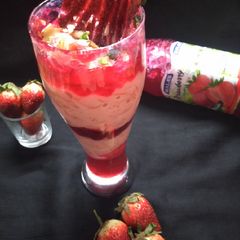A picture of Strawberry falooda.
