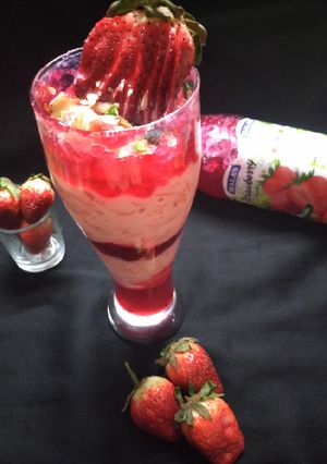 A picture of Strawberry falooda.