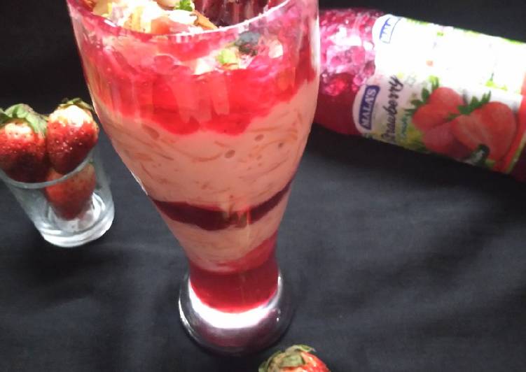 Strawberry falooda