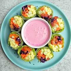 รูปของ Rainbow Salad Roll with Pink Sauce