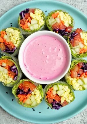Foto resep Rainbow Salad Roll with Pink Sauce