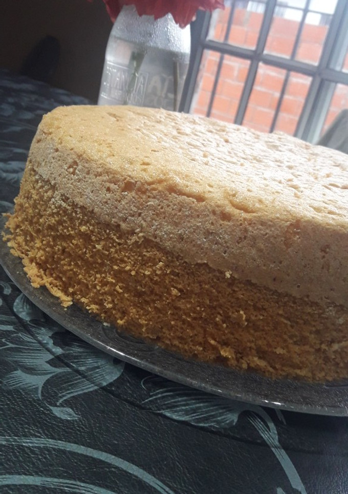 Una foto de Bizcochuelo Casero de Vainilla en Lata de Dulce de Batata