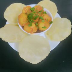 A picture of Phulko Luchi ar Aloor Dom.