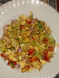 अंकुरित मूंग, मोठ सलाद (Ankurit moong moth salad recipe in Hindi) रेसिपी मुख्य फोटो