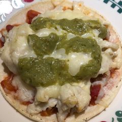 A picture of Mini Shredded Salsa Chicken Tortilla Pizzas 🍕.
