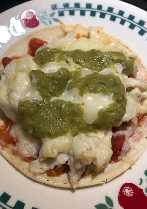 A picture of Mini Shredded Salsa Chicken Tortilla Pizzas 🍕.