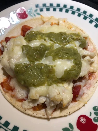 Recipe Mini Shredded Salsa Chicken Tortilla Pizzas 🍕 the Delicious Tasty