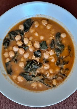 Una foto de Garbanzos con acelgas